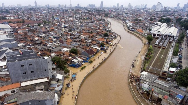 Menteri PUPR Basuki Hadimuljono menyebut 5 tahun ini pembebasan lahan proyek pengendali banjir di Jakarta, seperti sodetan dan normalisasi Ciliwung macet.