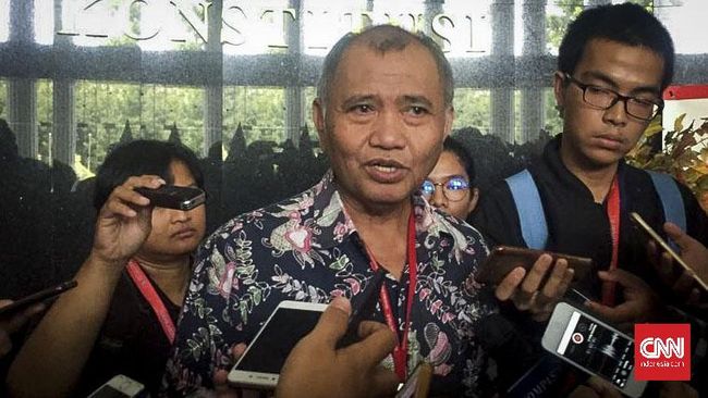 KPK Buka Kemungkinan Tetapkan Tersangka Baru Kasus Century Ketua KPK Agus Rahardjo mengatakan KPK akan membuka kembali kasus Bank Century, dan kemungkinan akan menetapkan tersangka baru dalam kasus itu.