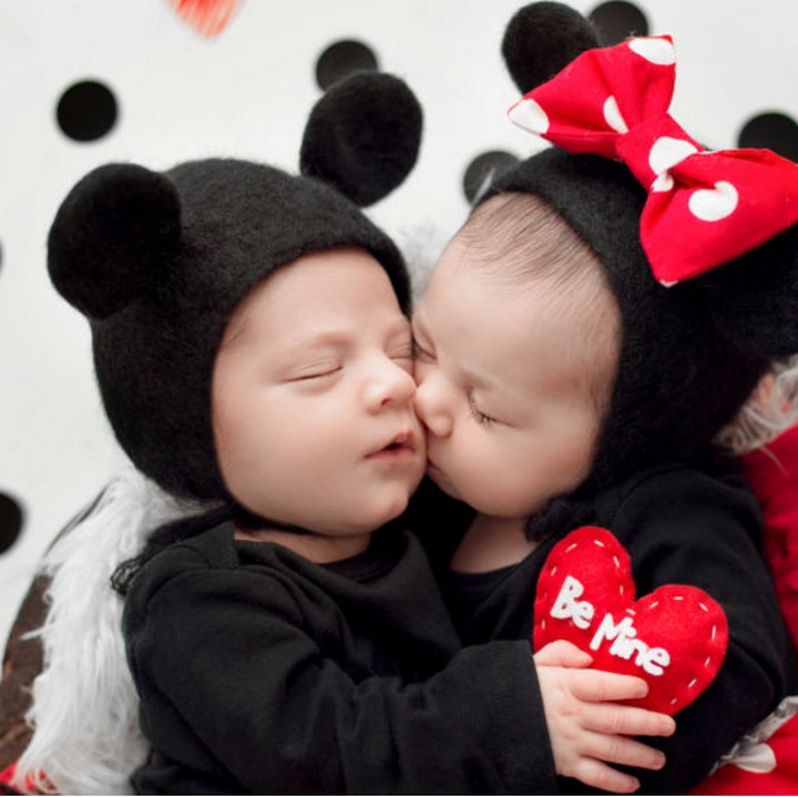 <p>Muah! Kecup sayang Minnie buat Mickey. (Foto: Karen Marie/ Belle Beautiful Portrait via Babble)</p>