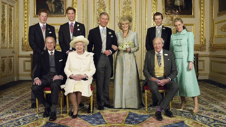 WINDSOR, UNITED KINGDOM - APRIL 09:  (L-R) Tom Parker Bowles, Laura Parker Bowles, Prince Harry and Prince William depart the Civil Ceremony following the marriage between their parents, HRH Prince Charles and Camilla Parker Bowles, at The Guildhall, Windsor on April 9, 2005 in Berkshire, England.  (Photo by Georges De Keerle/Getty Images)