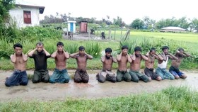 Militer, Polisi dan Warga Buddha Bantai 10 Pria Rohingya