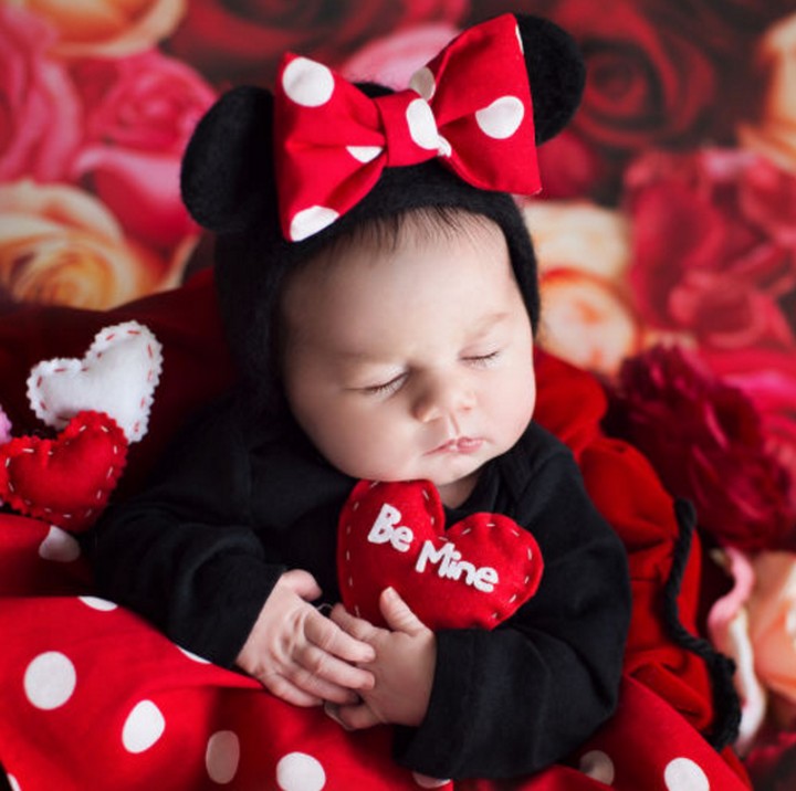 <p>Wah, si Minnie cilik lagi menanti kedatangan Mickey rupanya. He-he-he. (Foto: Karen Marie/ Belle Beautiful Portrait via Babble)</p>
