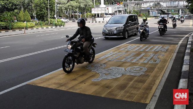 Pemerintah Siapkan Jalur Khusus Motor di Tol Cisumdawu Kementerian PUPR mengkaji kemungkinan jalur sepeda motor di ruas tol Cileunyi-Sumedang-Dasuwan (Cisumdawu) guna mempermudah akses pekerja Bandara Kertajati.