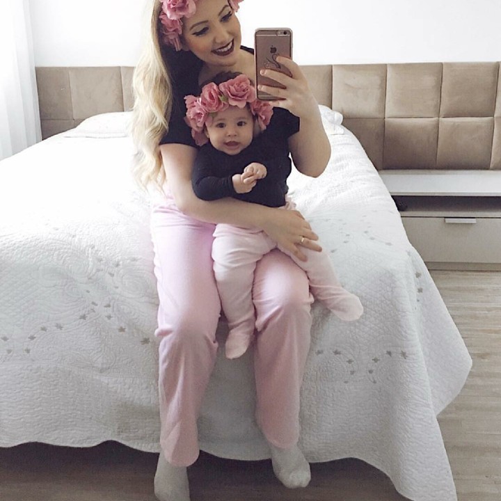 <p>Dari ujung kaki sampai kepala outfit-nya sama. Kompak banget! (Foto: Instagram/jemartins22)</p>