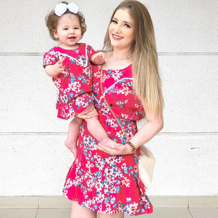 <p>Pakai baju kembaran sama Bunda ditambah anak udah bisa bergaya. Makin kece deh kamu, Nak. (Foto: Instagram/jemartins22)</p>