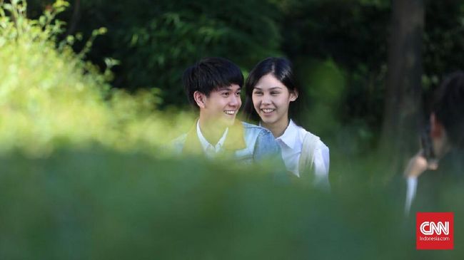 Film bergenre romantis memang paling jago buat bikin baper. Berikut rekomendasi film romantis Indonesia yang bisa Anda tonton bersama pasangan.