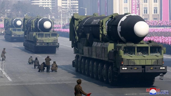 Media pemerintah Korea Utara mendesak Amerika Serikat mencabut sanksi yang dijatuhkan sebagai iktikad baik atas langkah-langkah yang sudah dilakukan Pyongyang.
