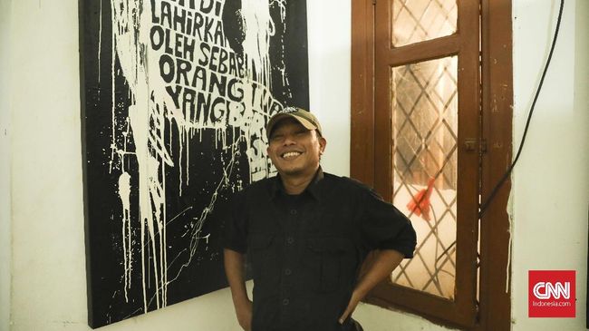Penulis Pidi Baiq menyebutkan dirinya sedang sibuk menulis cerita tentang kehidupan Dilan selepas dari Milea.
