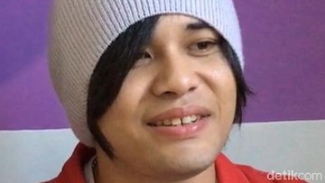 ANAK DEDDY DORES JADI TUKANG OJEK DAN KULI BANGUNAN