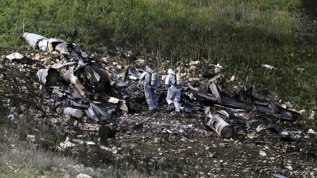 Sebuah jet tempur F-16 milik Israel jatuh di bagian utara negara tersebut. Menurut pihak militer, insiden ini terjadi karena tembakan anti-pesawat dari Suriah.
