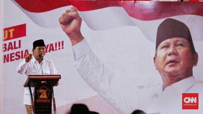 Prabowo Subianto mengatakan pendaftaran pencalonan presiden masih enam bulan lagi dan tak perlu diributkan saat ini.