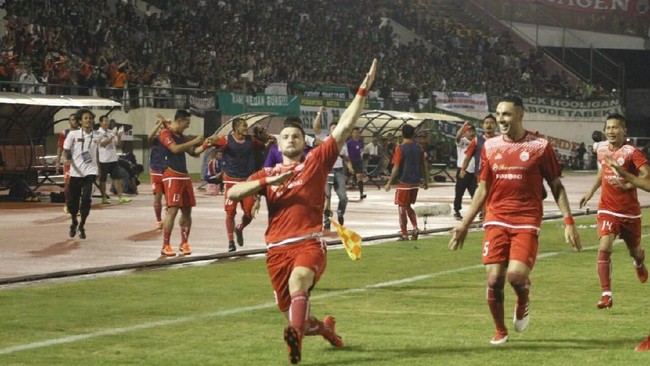 Persija Jakarta sudah mampu mencetak tiga gol ke gawang PSMS Medan saat babak pertama semifinal Piala Presiden 2018 baru berjalan 15 menit.