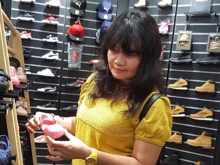 Pernah Salah Ukuran Saat Beli Sepatu si Kecil Nggak, Bun?