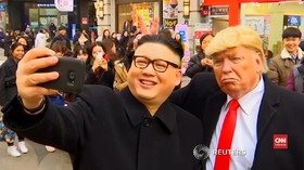 VIDEO: Kala Kim Jong-un dan Trump Palsu Swafoto di Seoul