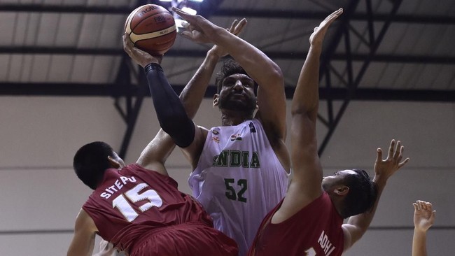 Mantan atlet basket Indonesia, Christian Ronaldo Sitepu meminta dukungan masyarakat agar Timnas Indonesia bisa meraih tiket ke Piala Dunia Basket 2023.