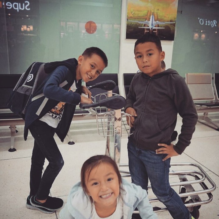 <p>Tiga anak manis ini adalah buah cinta Darius dan Donna Agnesia yang sudah 12 tahun menikah. (Instagram/darius_sinathrya)</p>