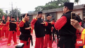Anies Dinobatkan Jadi Pendekar Kehormatan Tapak Suci