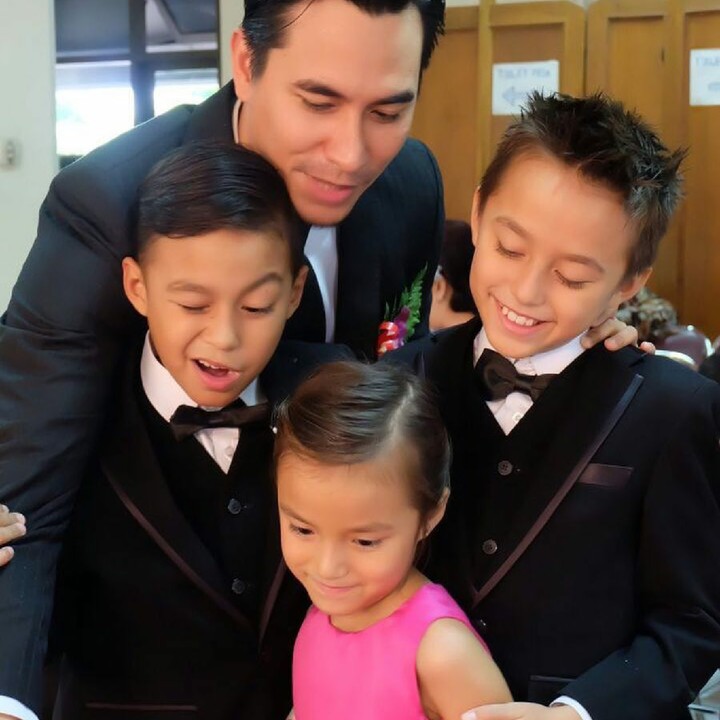 <p>Yang jelas ayah Darius sayang semuanya kok. (Foto: Instagram/darius_sinathrya)<br /><br /></p>