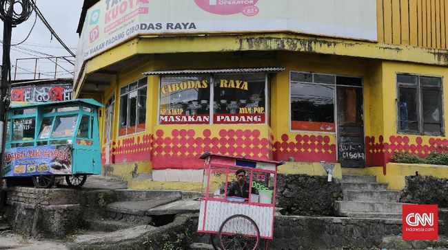 Cipanas, Puncak tak lagi dipenuhi dengan mobil berpelat B yang membuat macet, klakson tak lagi bersahutan, kota ini jadi 'Kota Mati' untuk sesaat.