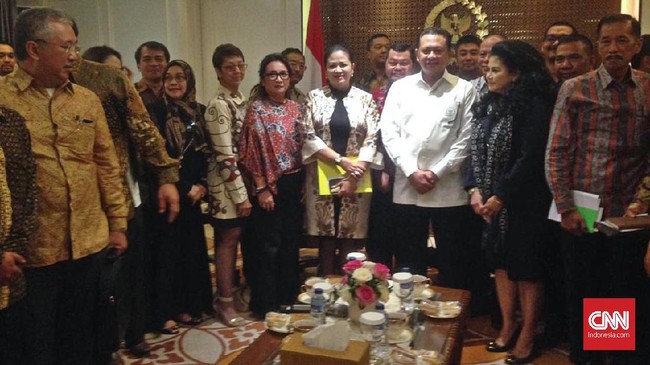 Ketua DPR meminta Perhimpunan Industri Pertahanan Swasta Nasional (Pinhantanas) berkomitmen terhadap tumbuhnya industri pertahanan swasta nasional.