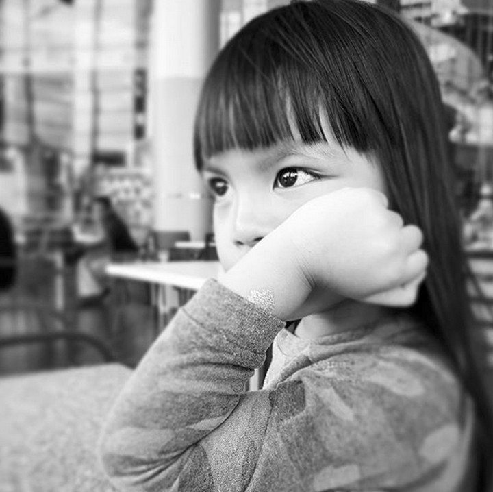 <p>Shakira lagi kenapa ya ini? (Foto: Instagram/ @jerryaurum)  </p>