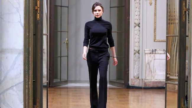 Victoria Beckham rayakan 10 tahun kariernya dengan menggelar debut di kampung halamannya dalam gelaran London Fashion Week 2018.