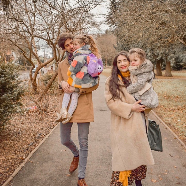 <p>Bikin foto-foto keluarga bergaya vintage adalah ide bunda bernama Jade ini. (Foto: Instagram/thedarlings_)</p>