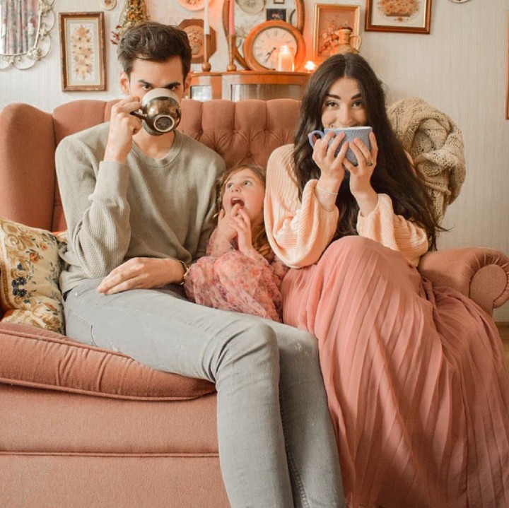<p>Jade sangat senang mengabadikan semua momen bersama keluarga tercintanya. (Foto: Instagram/thedarlings_)</p>