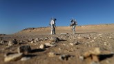 FOTO: Gurun Pasir Oman Jadi Lokasi Simulasi Hidup di Mars Sekelompok peneliti bekerjasama dengan pemerintah Oman melakukan penelitian simulasi hidup di Mars di gurun pasir Ghofar, Oman.