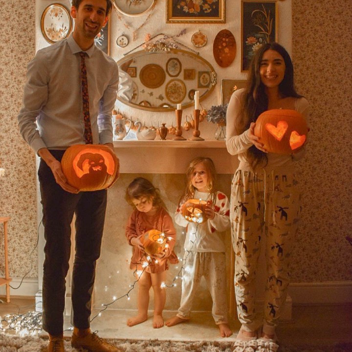 <p>Instagram maupun blognya sekarang seperti semacam album foto digital baginya. (Foto: Instagram/thedarlings_)</p>