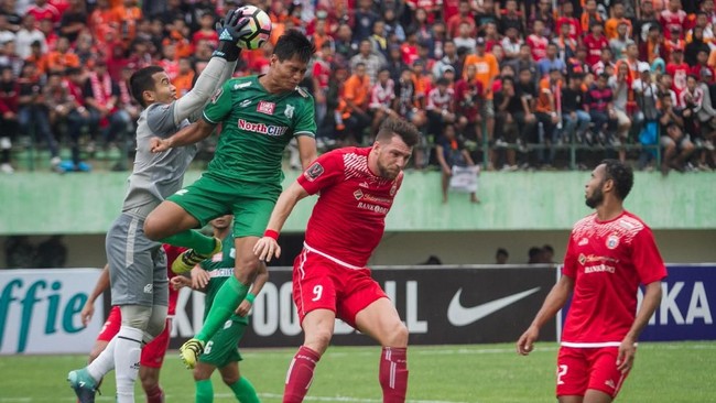 PSMS Medan berhasil mengalahkan Persija Jakarta dengan skor 3-1 di Stadion Teladan, Medan, Jumat (6/4) dalam lanjutan Liga 1 2018.