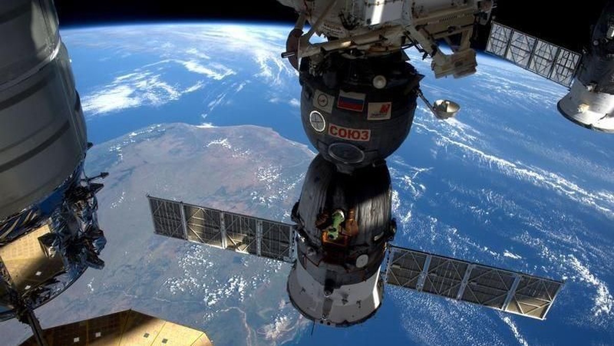 Tegang, Astronaut Amerika Ngumpet Diancam Rusia Pakai Gergaji