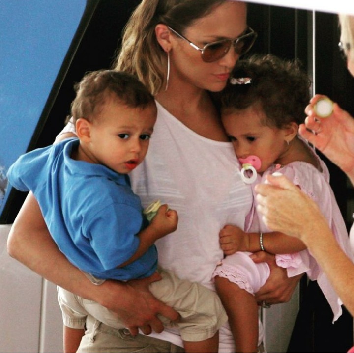 <p>Kira-kira ini usia berapa ya Emme dan Max, masih imut banget! (Foto: Instagram/jlo)</p>