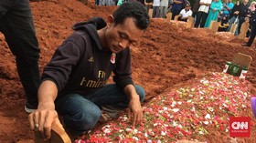 Dangdut dan Kenangan Terakhir Anak Korban Kecelakaan Subang