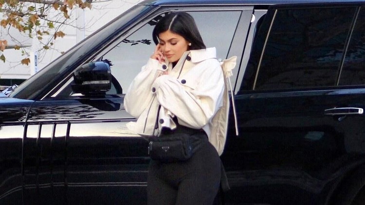 Kylie Jenner dapat hadiah mewah saat melahirkan. Ternyata ibu-ibu ini juga lho.