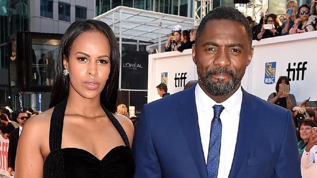 Positif virus corona, Idris Elba mengungkapkan ia melakukan tes karena merasa telah bersinggungan dengan pasien positif sebelumnya.