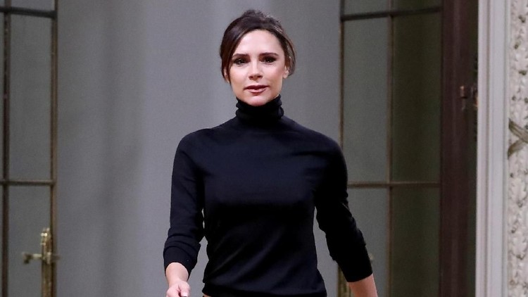 NEW YORK, NY - FEBRUARY 11:  Designer  Victoria Beckham walks the runway at Victoria Beckham - fashion show February 2018 during New York Fashion Week on February 11, 2018 in New York City.  (Photo by JP Yim/Getty Images)
