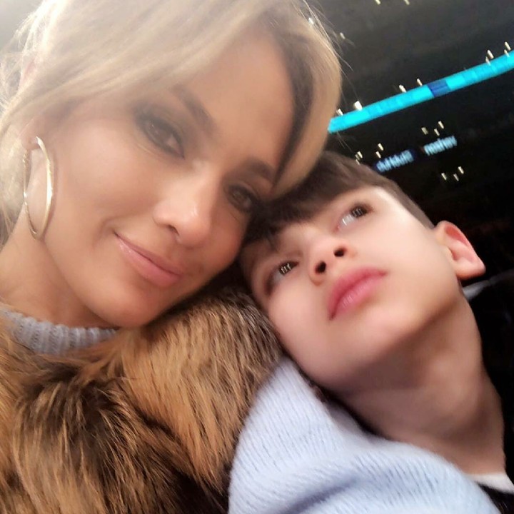 <p>Manja banget ya jagoannya J-Lo. Hi-hi. (Foto: Instagram/jlo)</p>