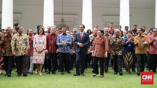 Presiden Joko Widodo menegur ratusan dubes Indonesia agar lebih serius melakukan diplomasi ekonomi demi meningkatkan nilai ekspor dan investasi di luar negeri.