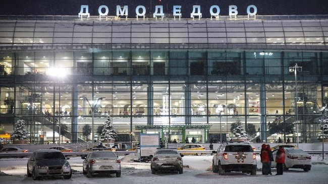 Bandara Pulkovo di St. Petersburg, Rusia, sempat menangguhkan semua penerbangan pada Selasa (28/2) pagi setelah mendeteksi kemunculan 'UFO'.