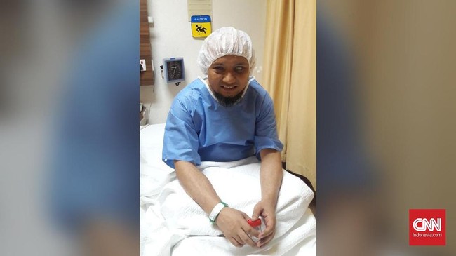 Netizen turut mencuitkan persoalan Novel sekaligus memberikan kritik karena kasus penyerangan terhadap penyidik itu tak rampung