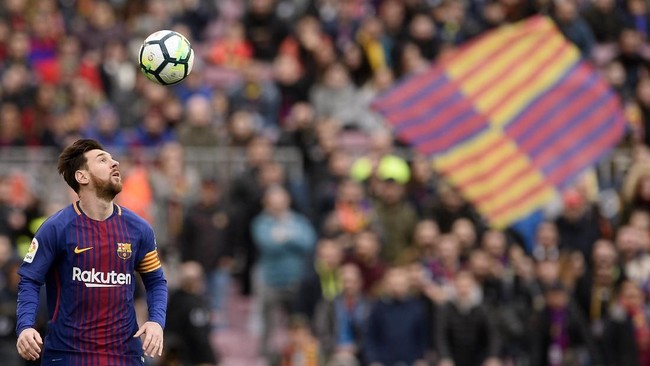 Penyerang Barcelona Lionel Messi genap memainkan 300 laga di Stadion Camp Nou dan La Pulga memproduksi catatan statistik yang mencengangkan.