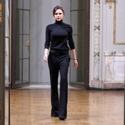 Bikin Penampilan Makin Menarik, Ini 5 Ide Mix & Match dengan Flare Pants