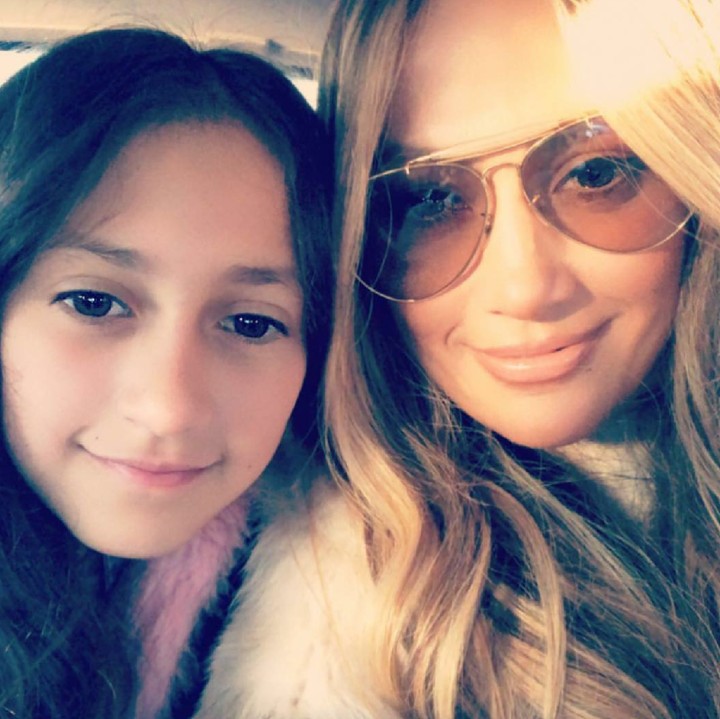 <p>Nggak kalah cantik ya putrinya. (Foto: Instagram/jlo)</p>