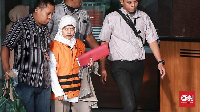 Politikus PDIP Dian Lestari Pertiwi Subekti langsung ditahan usai menjalani pemeriksaan sebagai tersangka dugaan suap anggaran proyek di Kebumen.