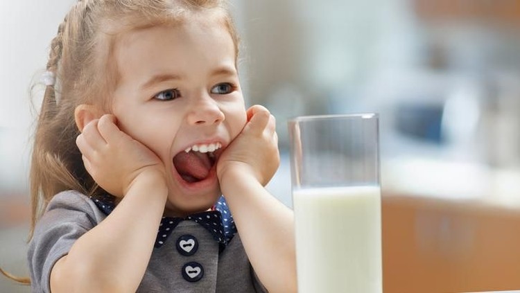 6 Tahap Pengolahan Susu Kemasan yang Menarik Diceritakan ke Anak Bunda, intip yuk tahapan pengolahan susu kemasan yang aman langsung dari pabriknya.