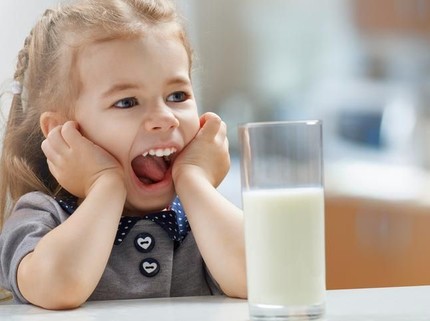 6 Tahap Pengolahan Susu Kemasan yang Menarik Diceritakan ke Anak
