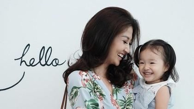 Sarwendah berbagi pengalamannya tentang tidur bersama putrinya, Thalia.