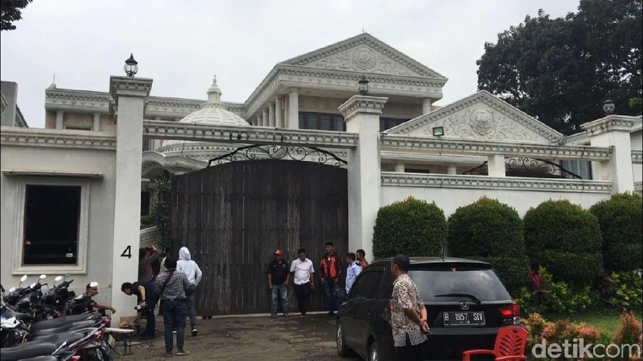 rumah Anang Hermansyah.