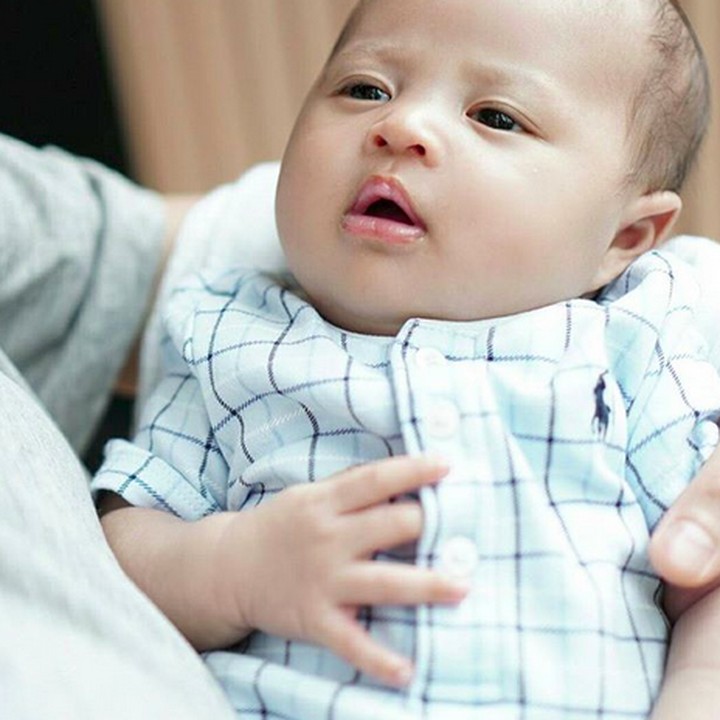 <p>Begini ekspresi Raphael kalau lagi ngantuk, Bun. (Foto: Instagram/ @raphaelmoeis_official)</p>